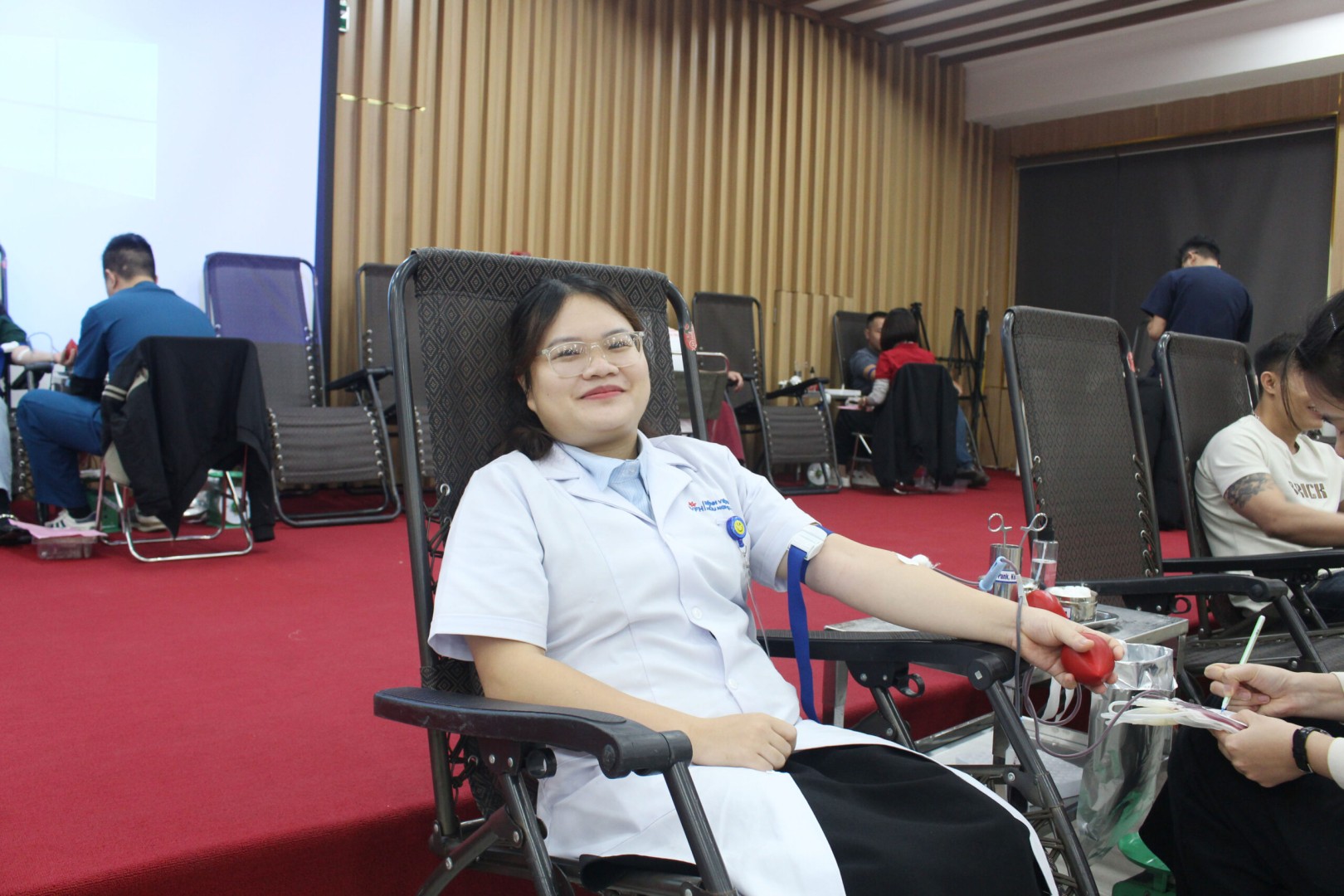 NGÀY HỘI HIẾN MÁU TÌNH NGUYỆN “MỘT GIỌT MÁU – TRIỆU TRÁI TIM” THU HÚT 200 NGƯỜI THAM GIA 16 IMG 2881 scaled 1