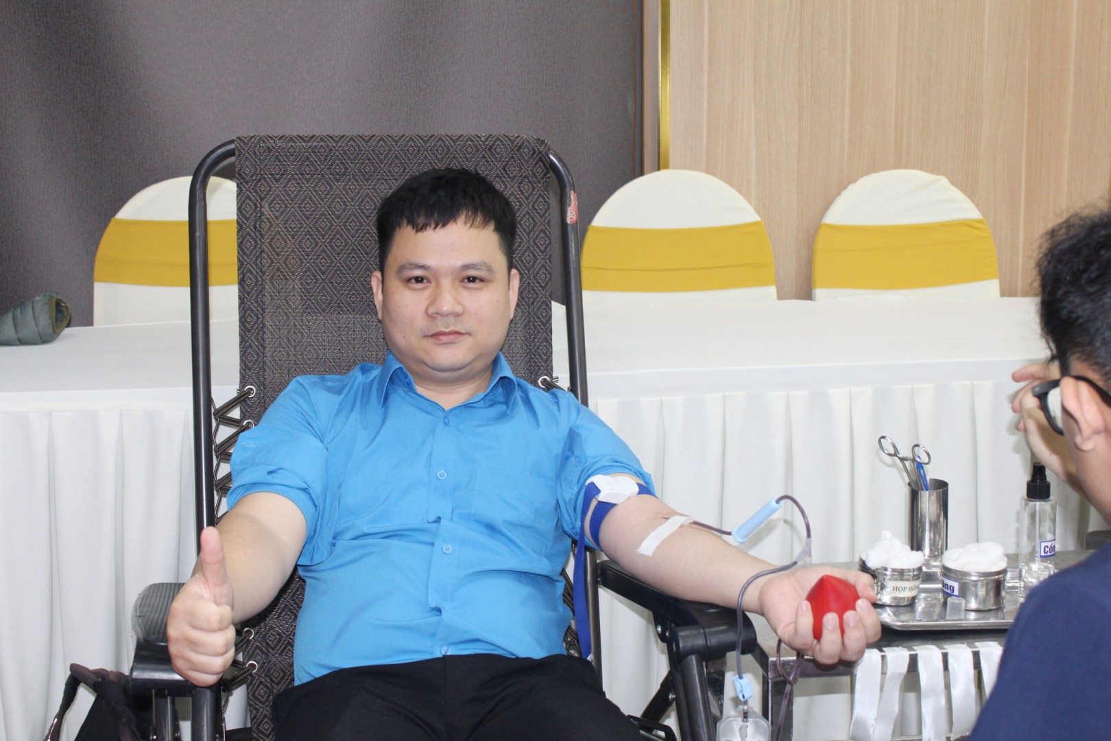 NGÀY HỘI HIẾN MÁU TÌNH NGUYỆN “MỘT GIỌT MÁU – TRIỆU TRÁI TIM” THU HÚT 200 NGƯỜI THAM GIA 4 IMG 2896 scaled 1