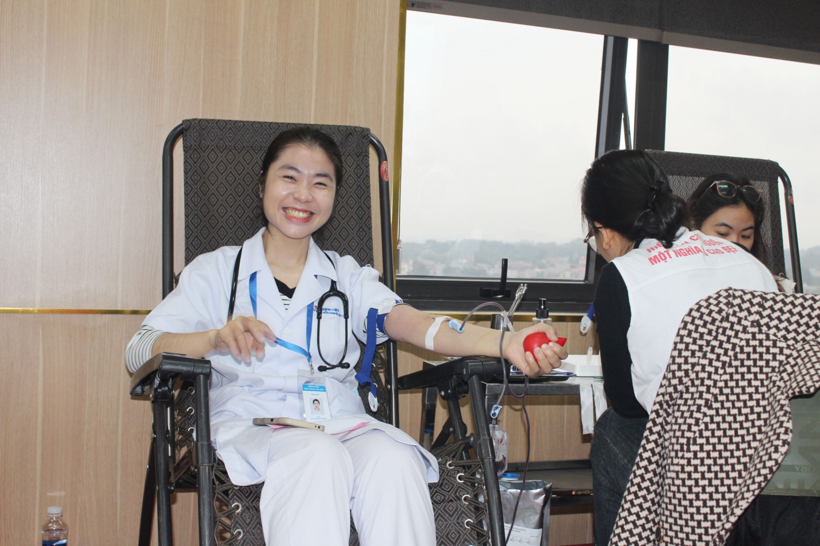 NGÀY HỘI HIẾN MÁU TÌNH NGUYỆN “MỘT GIỌT MÁU – TRIỆU TRÁI TIM” THU HÚT 200 NGƯỜI THAM GIA 14 IMG 2913 scaled 1