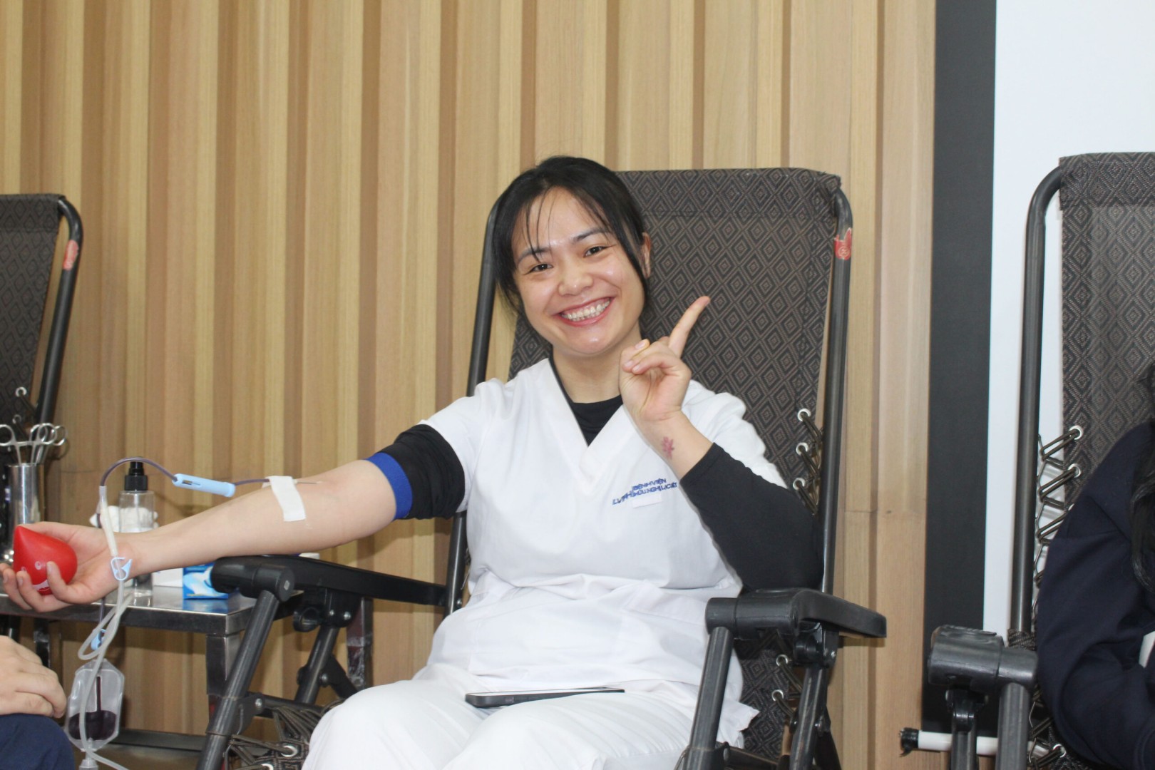 NGÀY HỘI HIẾN MÁU TÌNH NGUYỆN “MỘT GIỌT MÁU – TRIỆU TRÁI TIM” THU HÚT 200 NGƯỜI THAM GIA 13 IMG 2929 scaled 1