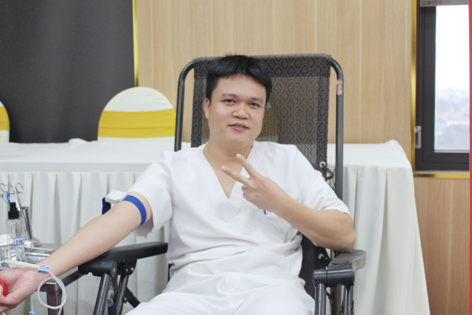 NGÀY HỘI HIẾN MÁU TÌNH NGUYỆN “MỘT GIỌT MÁU – TRIỆU TRÁI TIM” THU HÚT 200 NGƯỜI THAM GIA 6 IMG 2980 scaled 1