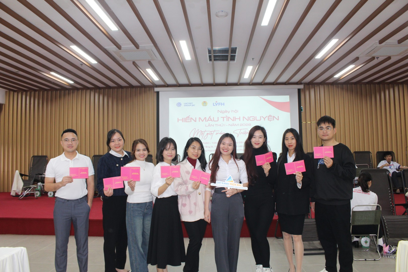 NGÀY HỘI HIẾN MÁU TÌNH NGUYỆN “MỘT GIỌT MÁU – TRIỆU TRÁI TIM” THU HÚT 200 NGƯỜI THAM GIA 22 IMG 3138 scaled 1