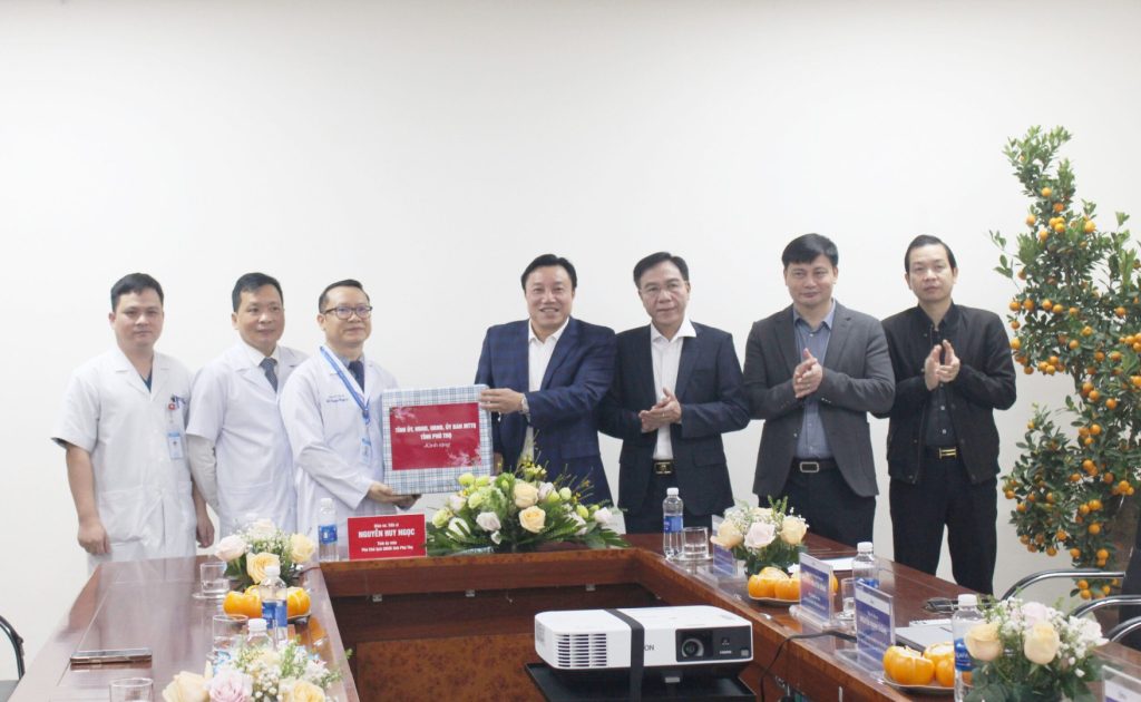 GIÁO SƯ. TIẾN SĨ NGUYỄN HUY NGỌC – TỈNH ỦY VIÊN, PHÓ CHỦ TỊCH UBND TỈNH THĂM VÀ CHÚC TẾT BỆNH VIỆN HỮU NGHỊ LẠC VIỆT