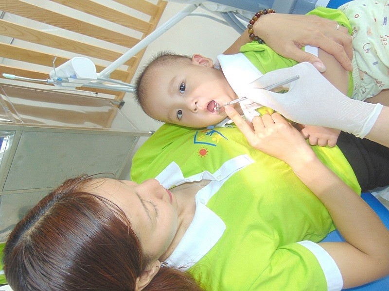 Bệnh viện Hữu Nghị Lạc Việt khám và sàng lọc các bệnh lý răng miệng miễn phí cho các bé trường mầm non Montessori Vĩnh Yên