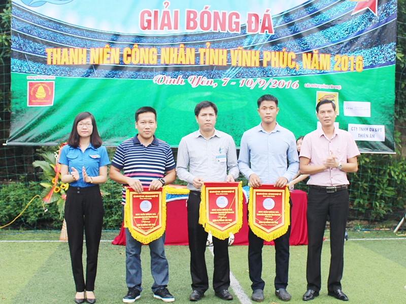 Bệnh viện Hữu nghị Lạc Việt tham gia giải bóng đá Thanh niên công nhân tỉnh Vĩnh Phúc