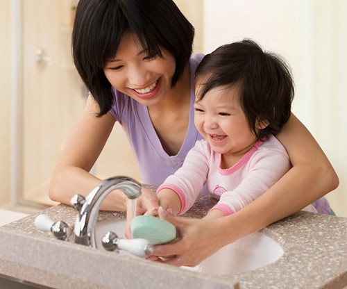 Bí quyết chăm sóc trẻ nhỏ khi giao mùa